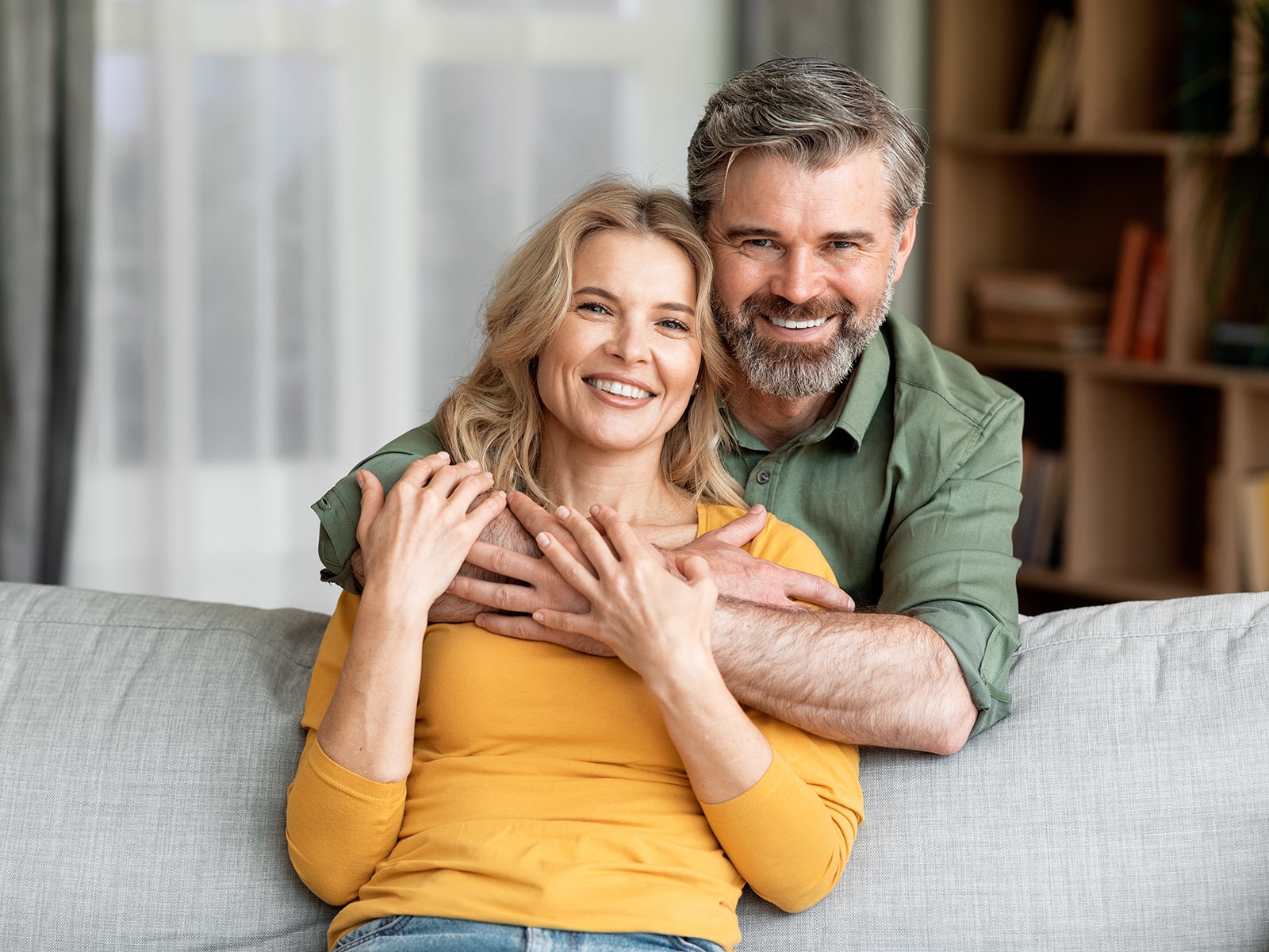 Couple smiling on couch-min